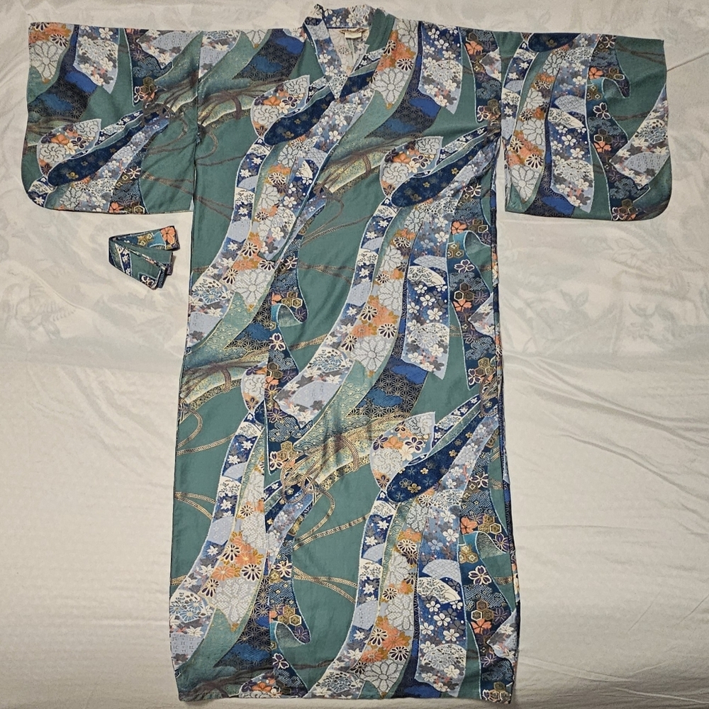 Elegant Multicolor Kimono Robe Gold Painted Design